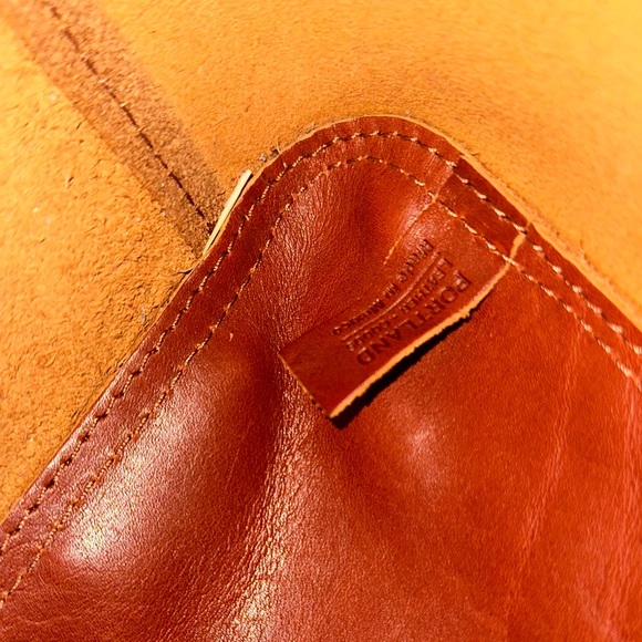 Portland Leather Shoulder Bag - Picture 2 of 6